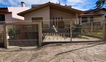 Excelente casa com suíte e 4 vagas no Bela Vista