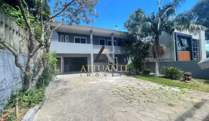 Ampla casa com pátio com 2 moradias - Bairro Cidade Nova