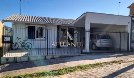 Encantadora casa com pátio localizada no Bairro Desvio Rizzo