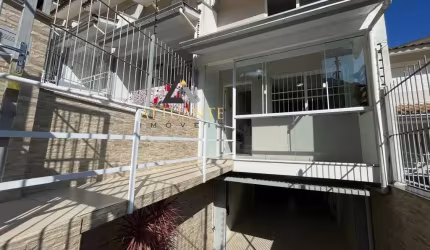 Sobrado Triplex Semi Mobiliado no Bairro São Luiz com Entrada Individual