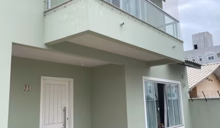 casa com 03 quartos e 02 vagas de garagem em perequê - porto belo