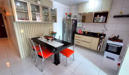 Apartamento á venda em Guarapari Es na Praia do Morro localizado na avenida Praiana á 150 metros do mar mobiliado prédio novo