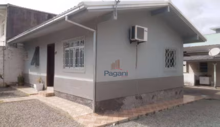 Casa à venda por R$ 450.000,00 - Caminho Novo - Palhoça/SC