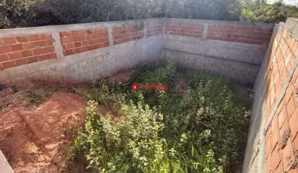 Casa de 2 quartos sendo uma suíte, por 280 mil reais
