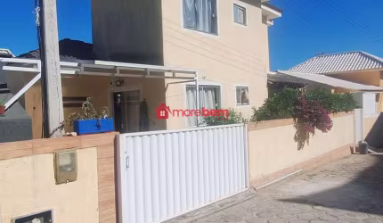 Casa em condomínio fechado com 2 quartos à venda na Rua Comandante Ituriel, 05, Fluminense, São Pedro da Aldeia, 85 m2 por R$ 380.000