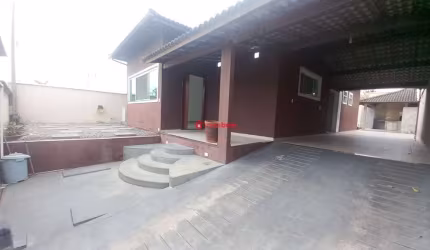Casa em condomínio fechado com 2 quartos para alugar na Rodovia Amaral Peixoto, 111, Jardim Morada da Aldeia, São Pedro da Aldeia, 140 m2 por R$ 2.800