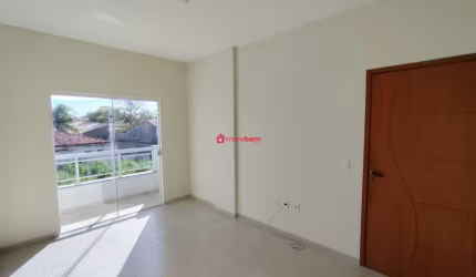 Apartamento à venda em Porto da Aldeia, São Pedro da Aldeia-RJ: 2 quartos, 1 suíte, 1 sala, 2 banheiros, 1 vaga, 70m². Venha conferir!