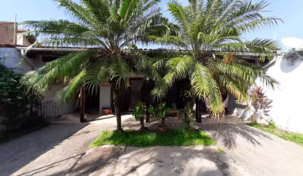 CASA NA PRAIA COM PISCINA LOCALIZADA A 50 METROS DA PRAIA