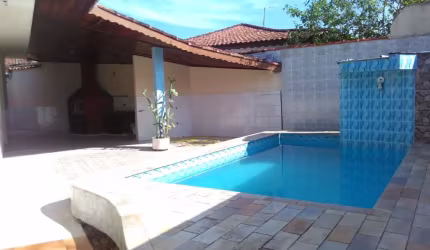 LINDA CASA COM PISCINA NA PRAIA DO SONHO -  A 300 METROS DO MAR
