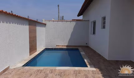 CASA DE ALTO PADRÃO NA PRAIA COM PISCINA E CHURRASQUEIRA