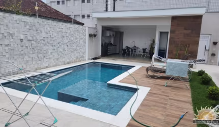 CASA ESPETACULAR A MENOS DE 300 METROS DA PRAIA