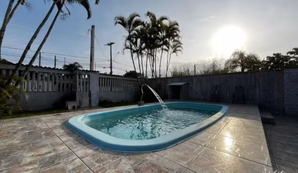 AMPLA CASA COM PISCINA E ÁREA GOURMET