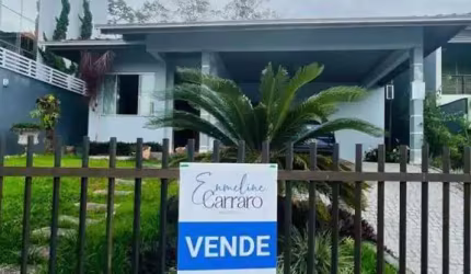 Casa à Venda no Bairro Floresta, Joinville/SC - 154m², 3 Quartos, Suíte, 2 Vagas Cobertas