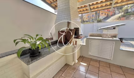 Casa à venda, Jarivatuba, Joinville, SC - 4 Quartos, Churrasqueira e Excelente Área Externa!