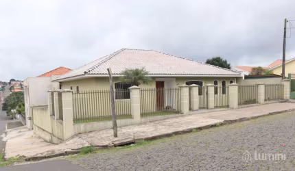 CASA À VENDA EM ÓRFÃS
