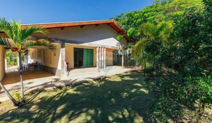 Vende Casas em Jundiaí -SP - 2 casas em terreno de 2200m2,  700 m² de área construída