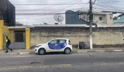 Casa Comercial para Locação em Itaquaquecetuba, Vila Ursulina, 2 dormitórios, 2 suítes, 1 banheiro, 4 vagas
