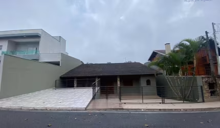 Casa em Condomínio para Venda em Arujá, ARUJÁ COUNTRY CLUB, 3 dormitórios, 3 suítes, 5 banheiros, 4 vagas