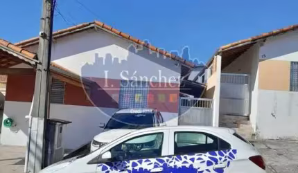 Casa em Condomínio para Locação em Itaquaquecetuba, Vila Ursulina, 2 dormitórios, 1 banheiro, 2 vagas