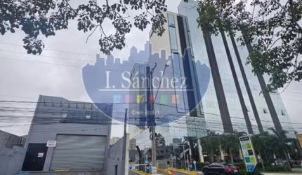 Salão Comercial para Locação em Arujá, Centro, 4 banheiros, 4 vagas