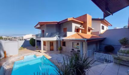 Casa para locação - 3 quartos, 1 suíte, 4 banheiros, área de lazer com piscina - Bairro nobre em Americana/SP.