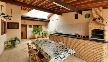 Casa Espaçosa com 03 Dormitórios, Edícula e Espaço Gourmet no Jaguari, Americana/SP