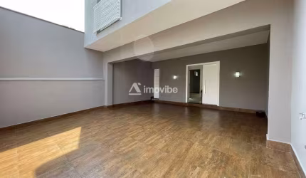 Casa com 2 Quartos, 2 Banheiros, Cozinha Planejada, 1 Sala, 4 Vagas, no Centro de Santa Bárbara D'Oeste.