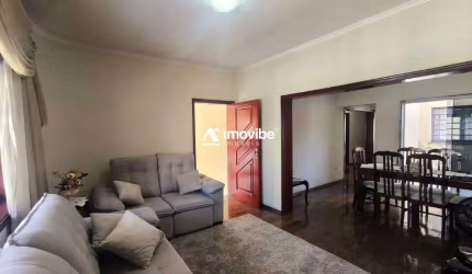 Casa térrea bem localizada com suíte e espaço gourmet!