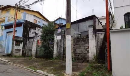 Terreno à venda no Horto Florestal  com 3 casas no local