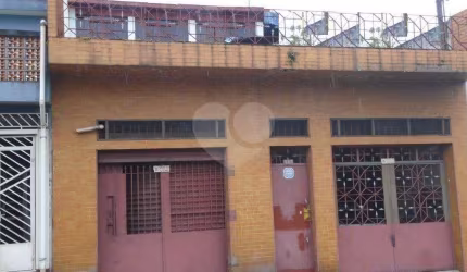 Sobrado à venda na Vila Medeiros – Próximo av. Gustavo Adolfo – 2 quartos e 4 vagas de garagem.