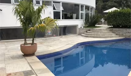 Mansão ao pé da Serra da Cantareira 800m² área construída