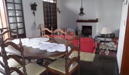 Sobrado Jardim França | 298m² | 3 Suítes | 6 Vagas | Lareira | Bem Localizado