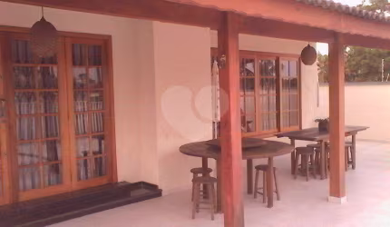CASA TÉRREA ASSOBRADADA A VENDA NO TREMEMBÉ - 4 DORMS (2 SUÍTES), CHURRASQUEIRA E 4 VAGAS DE GARAGEM