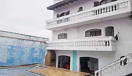 Sobrado com piscina de vila no bairro da Vila Maria - Vila Medeiros. 8 minutos para o Metrô