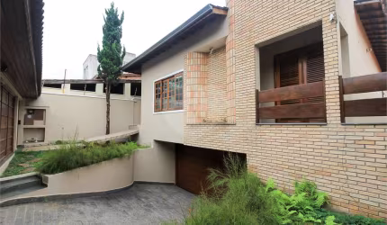 Casa térrea assobradada