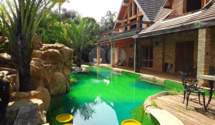 Sobrado 5 suites, piscina com quintal, pomar e piscina no Tremembé