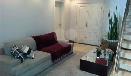 Cobertura Duplex na Parada Inglesa impecável em localização nobre do bairro a 4 quadras do Metrô!