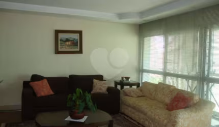Apartamento a venda no alto de Santana - 236m2 de área útil - 4 quartos (1 suíte) e 3 vagas.