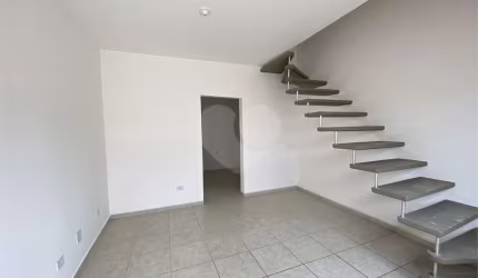 Sobrado em condomínio fechado com 2 dormitórios, 1 banheiro, cozinha, sala e lavanderi