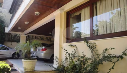 Maravilhosa Residência com  1.500 m²  área .