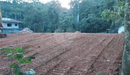 terreno com localização privilegiada, pronto para construir!!