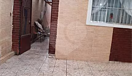 Casas térrea no bairro do Horto Florestal reformado recentemente.
