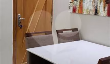Lindo apartamento todo reformado com 2 dorms e 1 vaga!