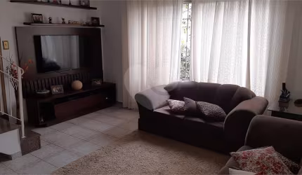 Casa à venda na Parada Inglesa, 3 quartos , 1 suíte, escritório, 3 vagas. Próximo ao metrô.