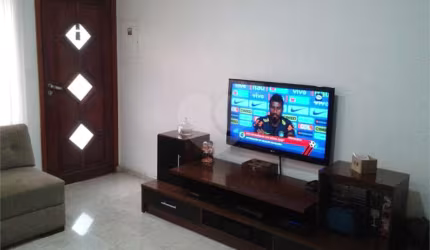 Bela casa com sobrado