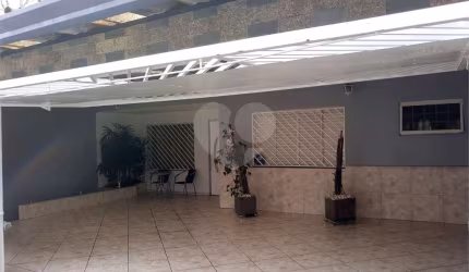 Casa  4 dormitórios, 3 vagas