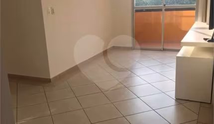 Apartamento com 3 dormitórios e 3 vagas na Vila Aurora
