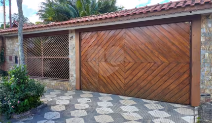 Casa com piscina no Tremembé