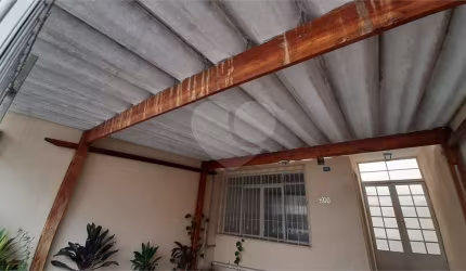 Casa a venda na Vila Galvão, com 3 quartos , 2 vagas de garagem . Próximo ao Lago dos Patos