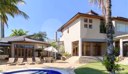 CASA MAGNÍFICA COM PISCINA ALPHAVILLE 4 SUITES TODAS MASTER